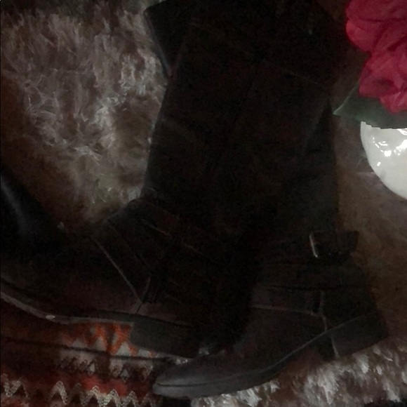 Bundle mini skirt,jacket, shirt and 6 boots - Picture 2 of 5